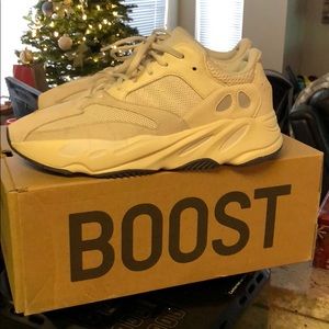Mens Yeezy 700 Analog MINT CONDITION
